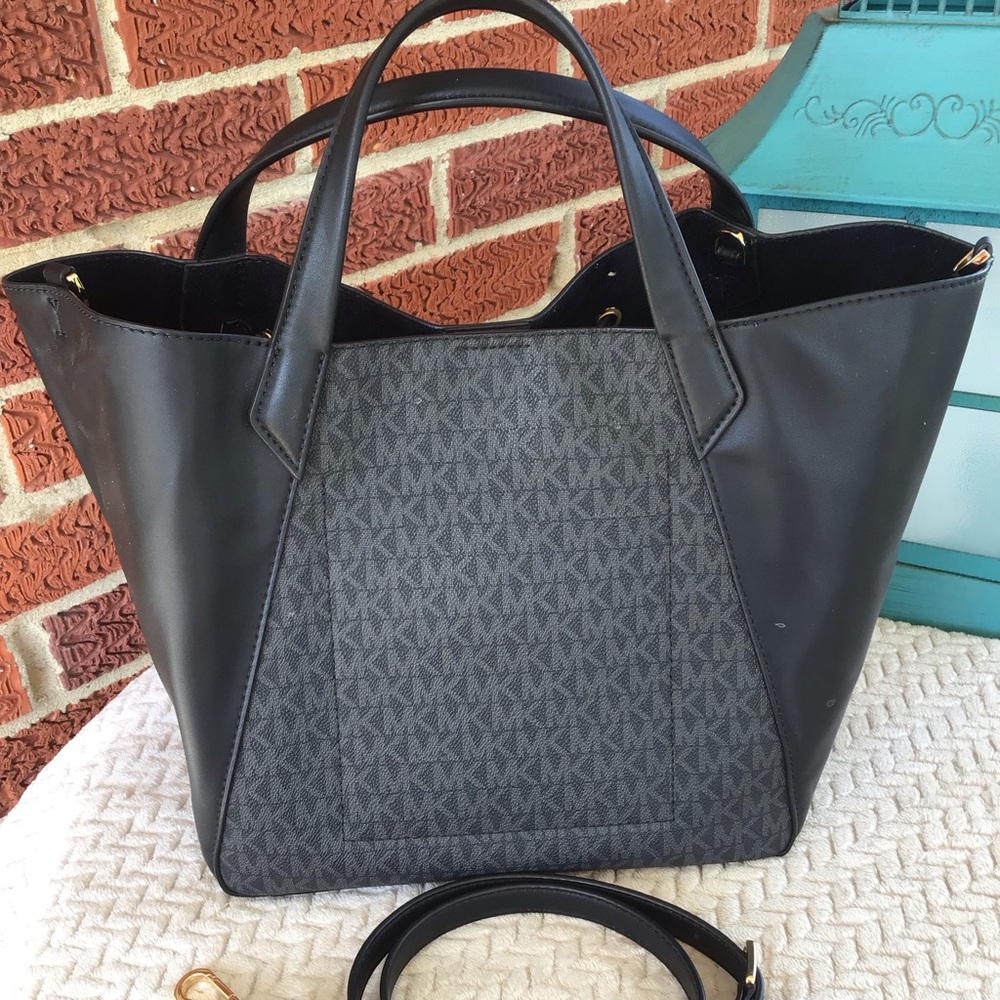 Michael Kors phoebe Lrg logo bucket bag drawstring - Picture 3 of 13